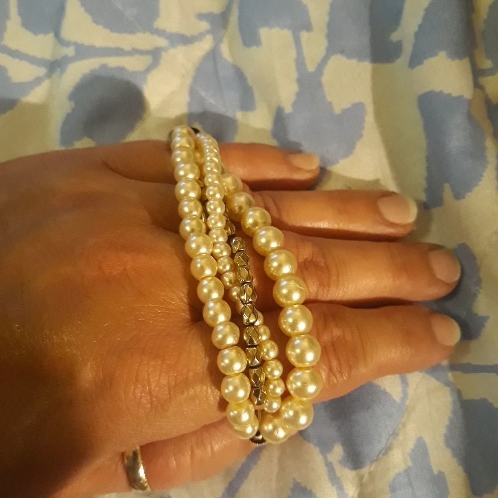 4 string clasp bracelet - Picture 2 of 4